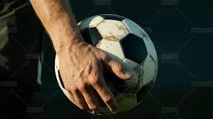 读懂“桌子动态”：如何判断这一桌人谁是鱼，谁是鲨鱼？（看透牌桌风向：识别你桌上的“鱼”与“鲨鱼”）